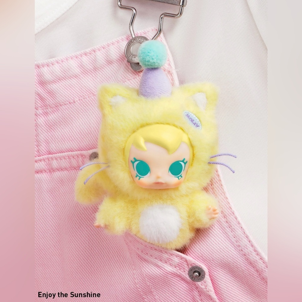 Pop Mart Baby Molly Pocket Friends Vinyl Plush Pendant - Enjoy the Sunshine